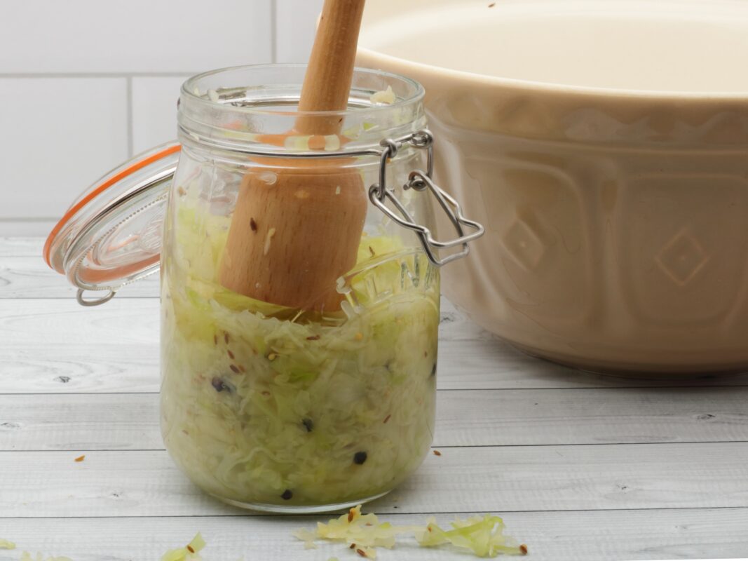 A simple sauerkraut recipe for beginners. Pounding cabbage.